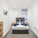 Welcoming And Spacious Apartment- Excellent Location