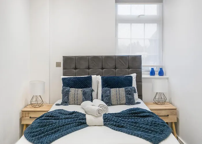Welcoming And Spacious Apartment- Excellent Location